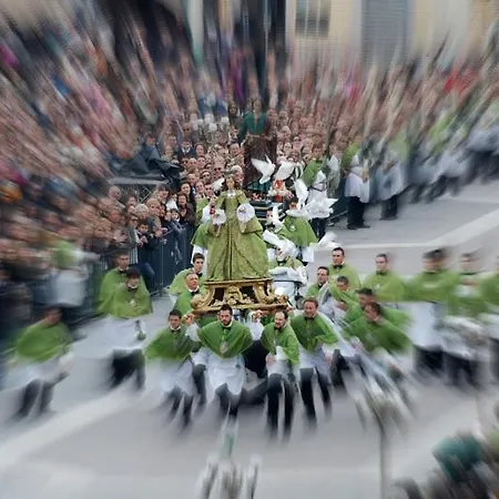 Dietro Piazza Maggiore Nocleg ze śniadaniem Sulmona