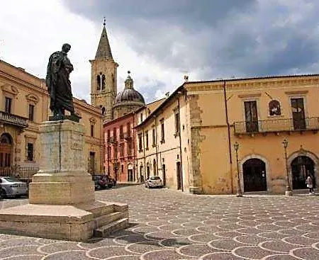 Dietro Piazza Maggiore 3* Sulmona