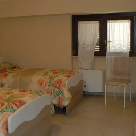 Dietro Piazza Maggiore 3*