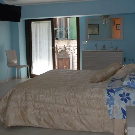 Panzió Dietro Piazza Maggiore 3*