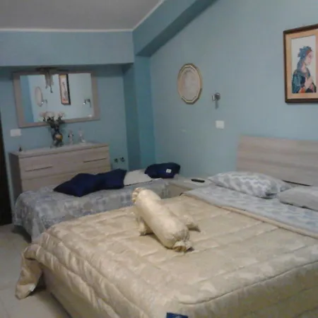 Dietro Piazza Maggiore Сульмона