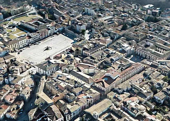 ベッド・アンド・ブレックファスト Dietro Piazza Maggiore スルモナ