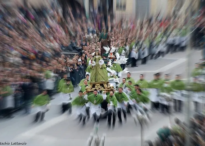 Dietro Piazza Maggiore ベッド・アンド・ブレックファスト スルモナ