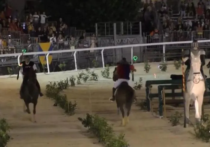 ベッド・アンド・ブレックファスト Dietro Piazza Maggiore スルモナ