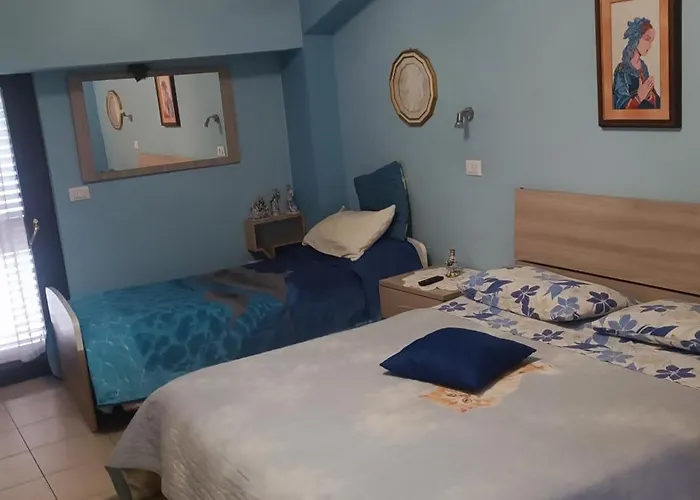 Dietro Piazza Maggiore 3* スルモナ