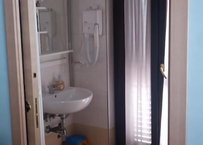 Dietro Piazza Maggiore ベッド・アンド・ブレックファスト スルモナ