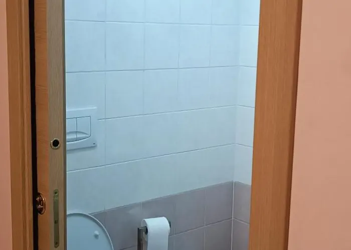 Dietro Piazza Maggiore スルモナ