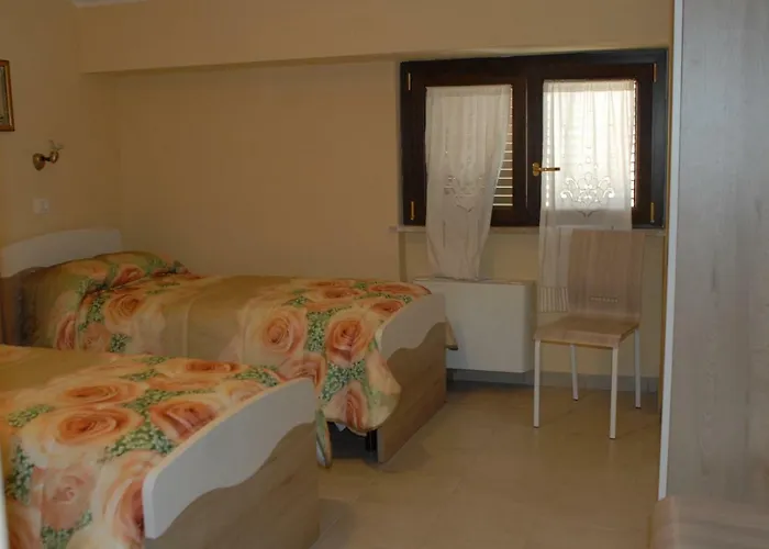 Dietro Piazza Maggiore 3*