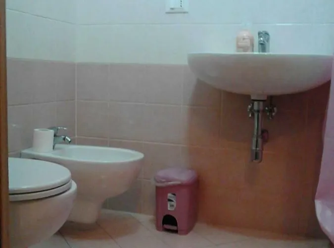 ベッド・アンド・ブレックファスト Dietro Piazza Maggiore スルモナ