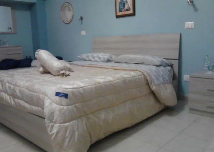 Dietro Piazza Maggiore ベッド・アンド・ブレックファスト スルモナ